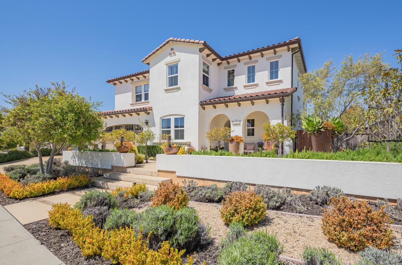 Detail Gallery Image 6 of 76 For 2967 Garnet Way, Marina,  CA 93933 - 5 Beds | 4/1 Baths