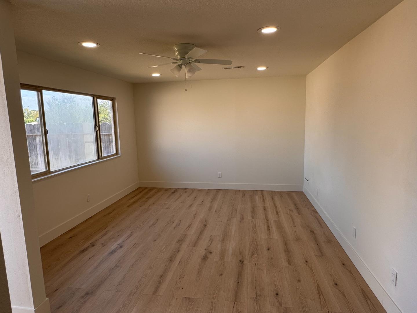 Detail Gallery Image 3 of 12 For 324 Hutchison Dr, Greenfield,  CA 93927 - 3 Beds | 2 Baths