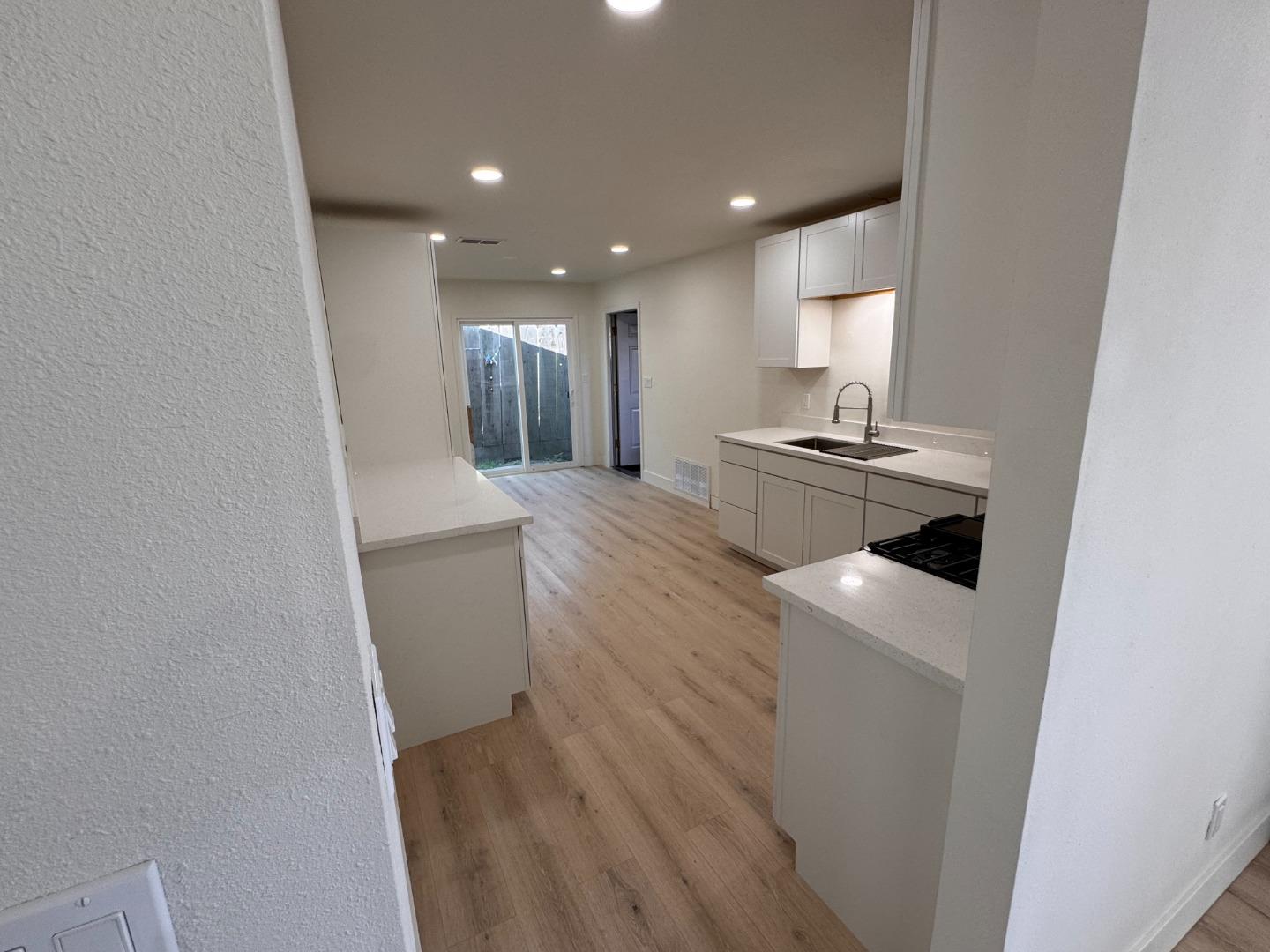 Detail Gallery Image 4 of 12 For 324 Hutchison Dr, Greenfield,  CA 93927 - 3 Beds | 2 Baths
