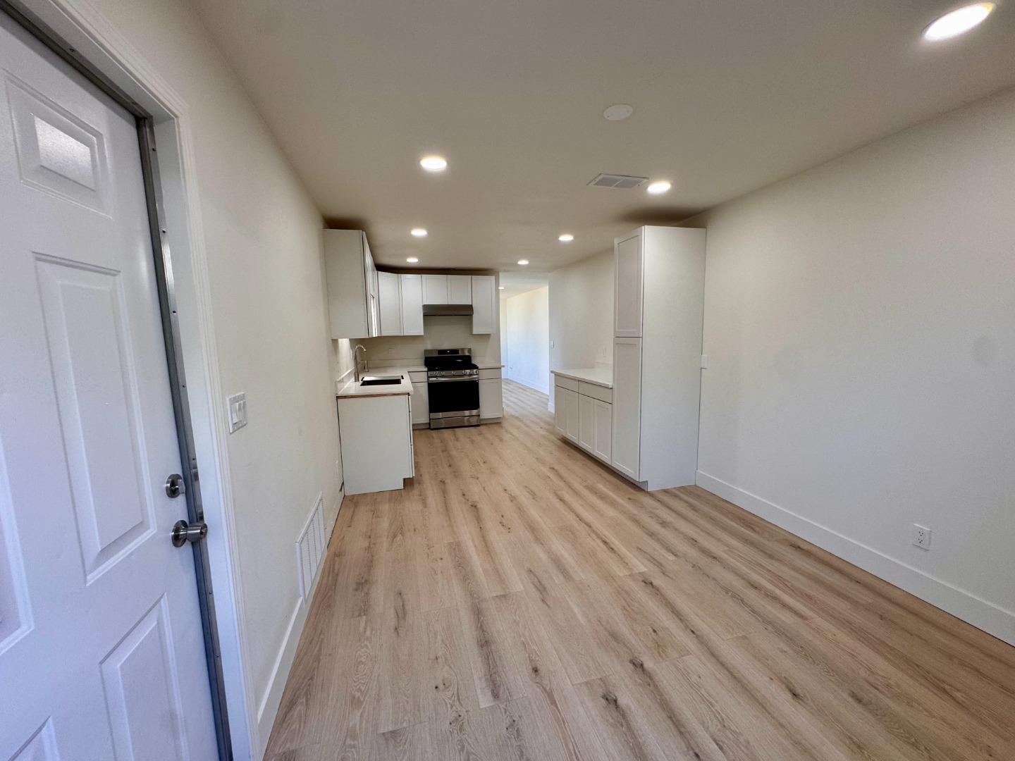 Detail Gallery Image 5 of 12 For 324 Hutchison Dr, Greenfield,  CA 93927 - 3 Beds | 2 Baths