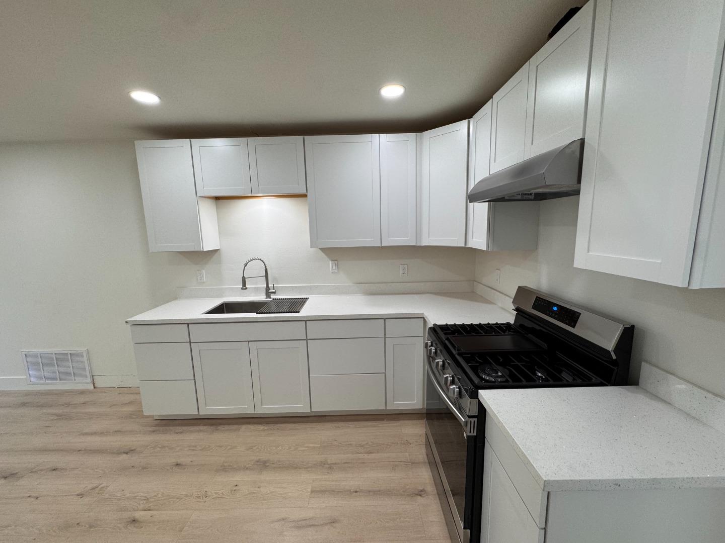 Detail Gallery Image 6 of 12 For 324 Hutchison Dr, Greenfield,  CA 93927 - 3 Beds | 2 Baths