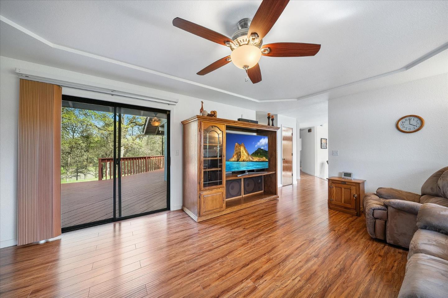 Detail Gallery Image 13 of 57 For 19862 Paso Robles Ave, Redding,  CA 96003 - 3 Beds | 2 Baths