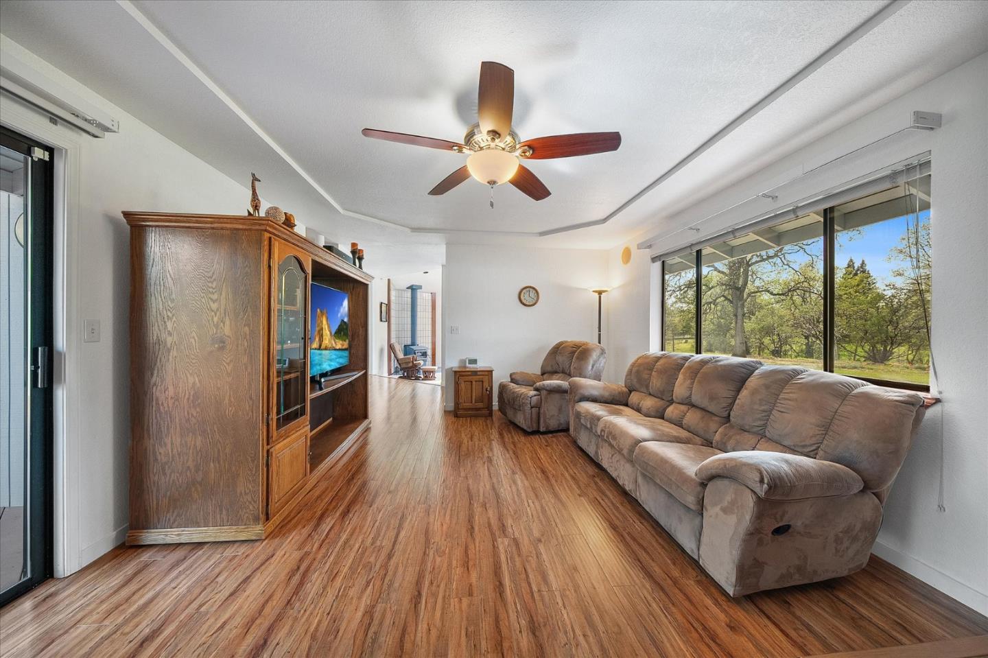 Detail Gallery Image 15 of 57 For 19862 Paso Robles Ave, Redding,  CA 96003 - 3 Beds | 2 Baths
