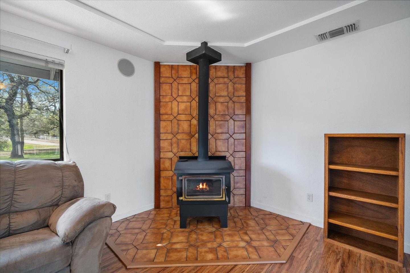 Detail Gallery Image 16 of 57 For 19862 Paso Robles Ave, Redding,  CA 96003 - 3 Beds | 2 Baths