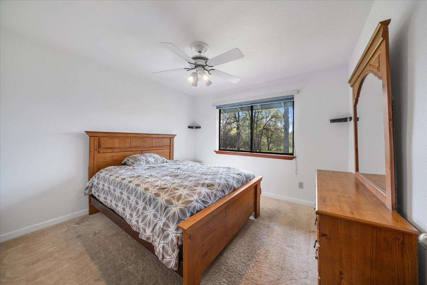 Detail Gallery Image 23 of 57 For 19862 Paso Robles Ave, Redding,  CA 96003 - 3 Beds | 2 Baths
