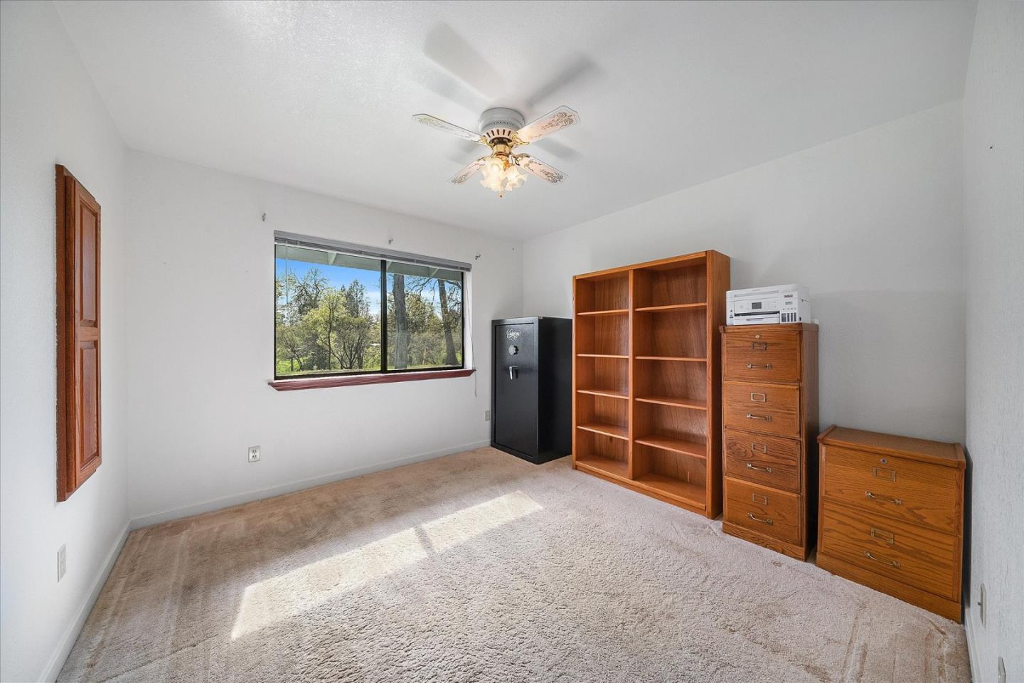 Detail Gallery Image 25 of 57 For 19862 Paso Robles Ave, Redding,  CA 96003 - 3 Beds | 2 Baths
