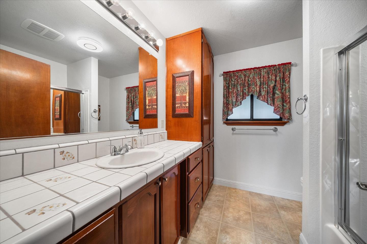 Detail Gallery Image 27 of 57 For 19862 Paso Robles Ave, Redding,  CA 96003 - 3 Beds | 2 Baths