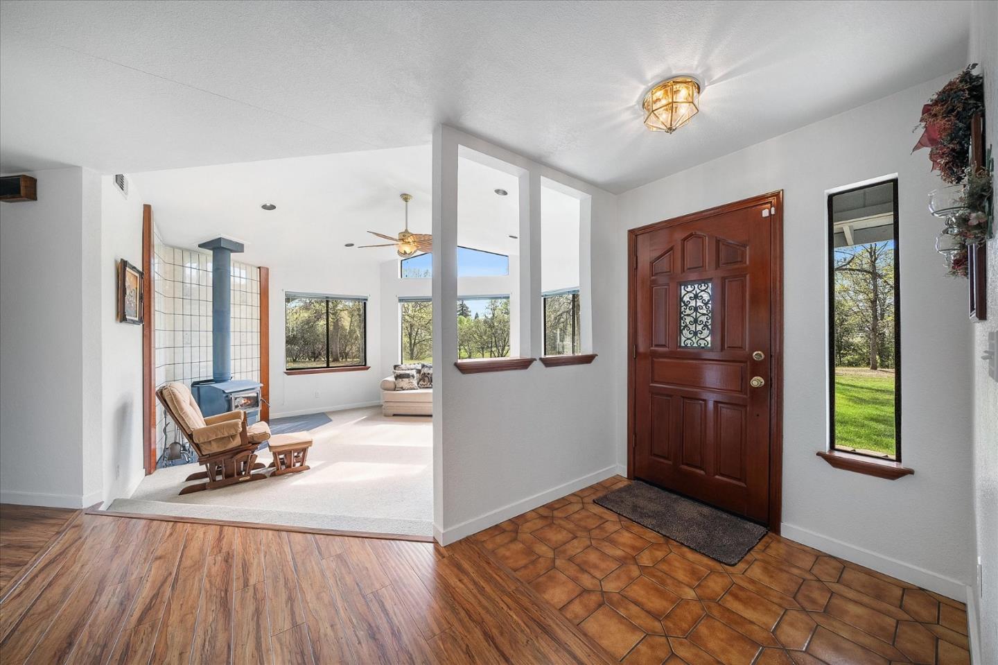 Detail Gallery Image 5 of 57 For 19862 Paso Robles Ave, Redding,  CA 96003 - 3 Beds | 2 Baths
