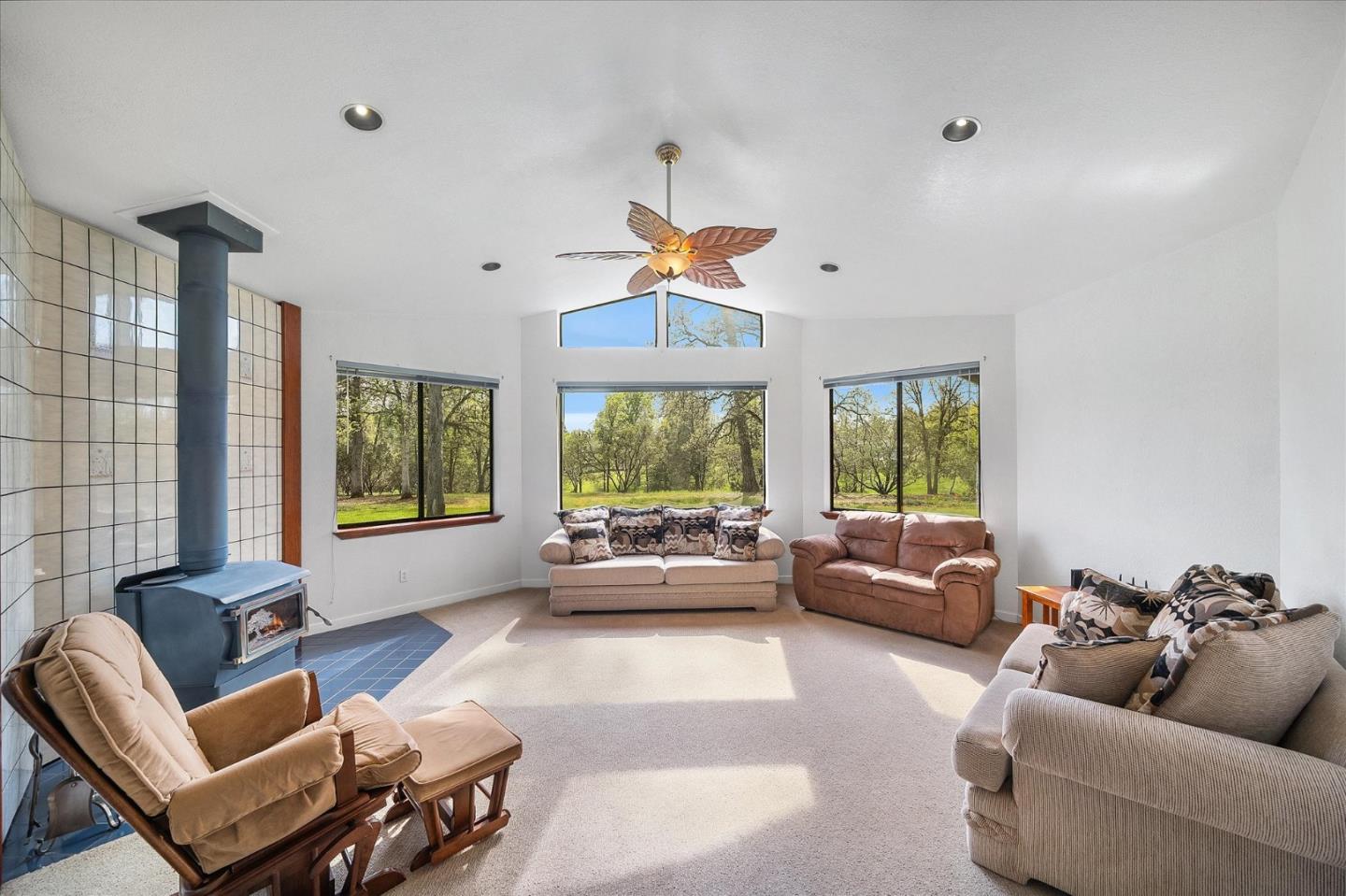 Detail Gallery Image 7 of 57 For 19862 Paso Robles Ave, Redding,  CA 96003 - 3 Beds | 2 Baths