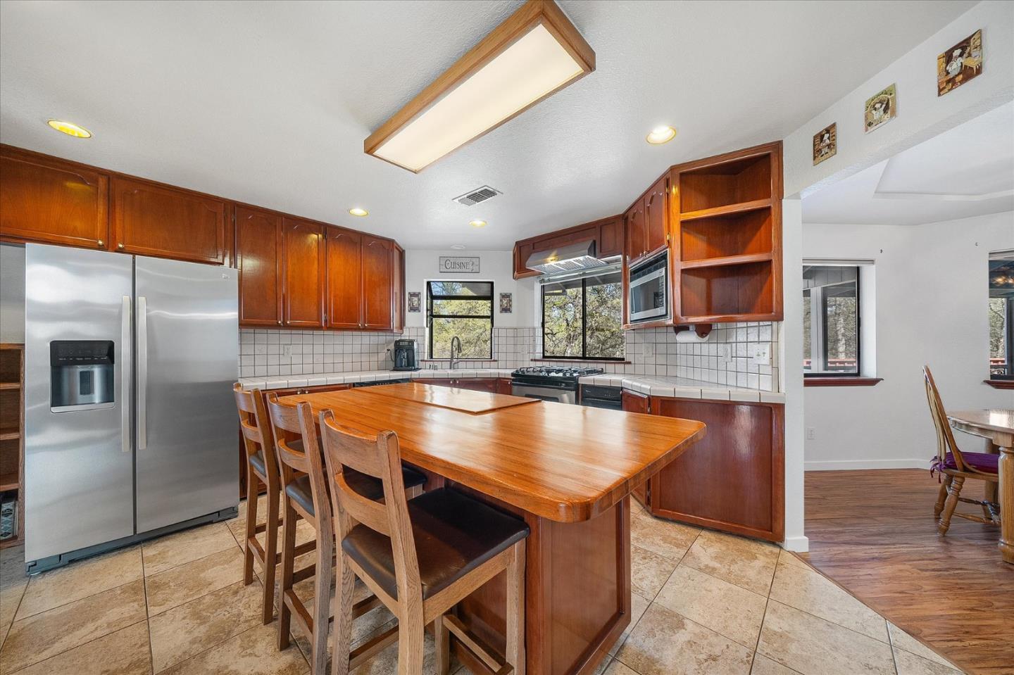 Detail Gallery Image 8 of 57 For 19862 Paso Robles Ave, Redding,  CA 96003 - 3 Beds | 2 Baths