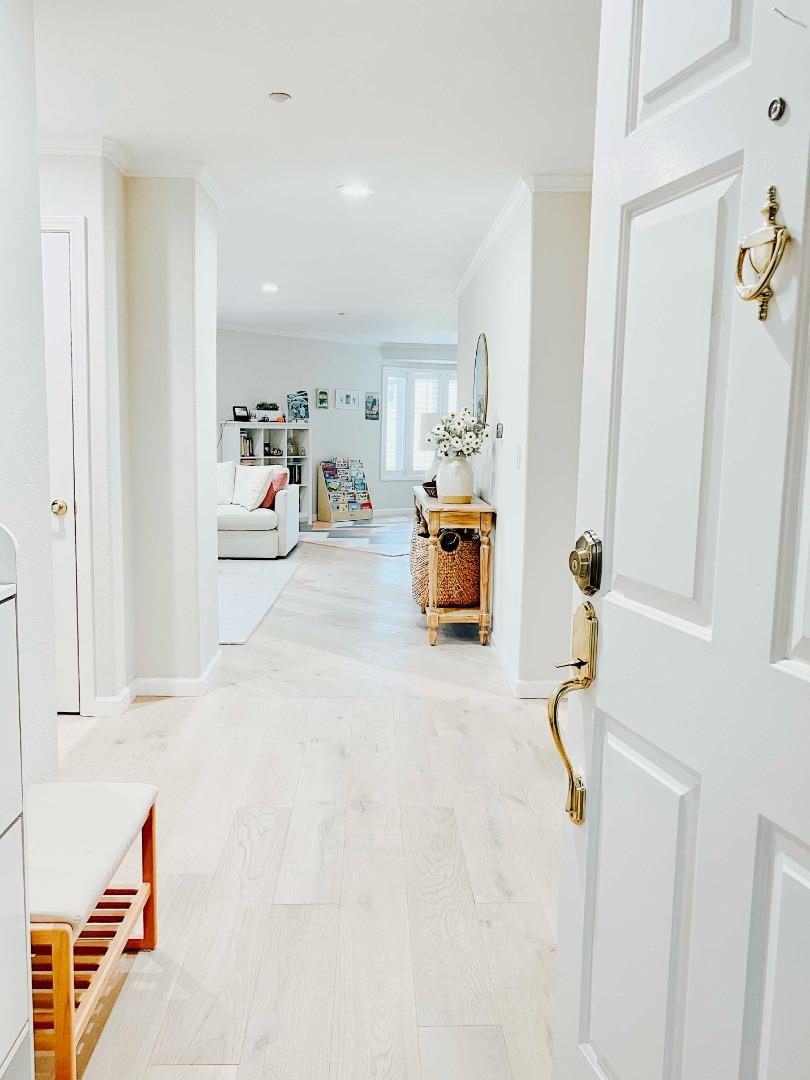 Detail Gallery Image 2 of 12 For 518 Almer Rd #4,  Burlingame,  CA 94010 - 2 Beds | 2 Baths