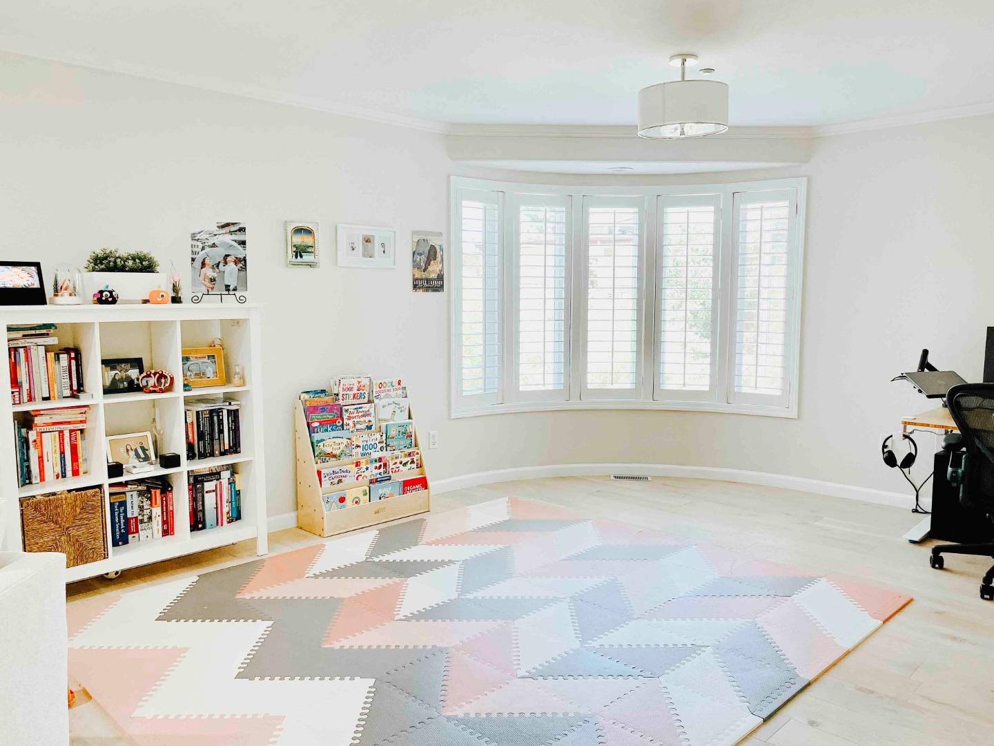 Detail Gallery Image 5 of 12 For 518 Almer Rd #4,  Burlingame,  CA 94010 - 2 Beds | 2 Baths