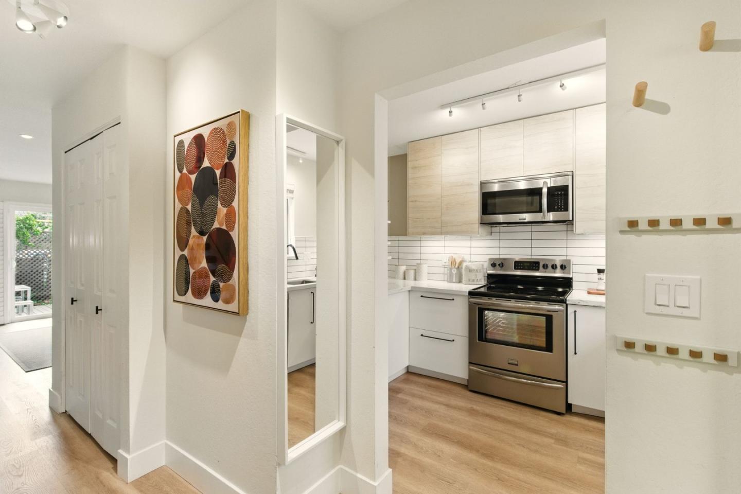 Detail Gallery Image 16 of 51 For 415 Oak Ave, Redwood City,  CA 94061 - 2 Beds | 1/1 Baths