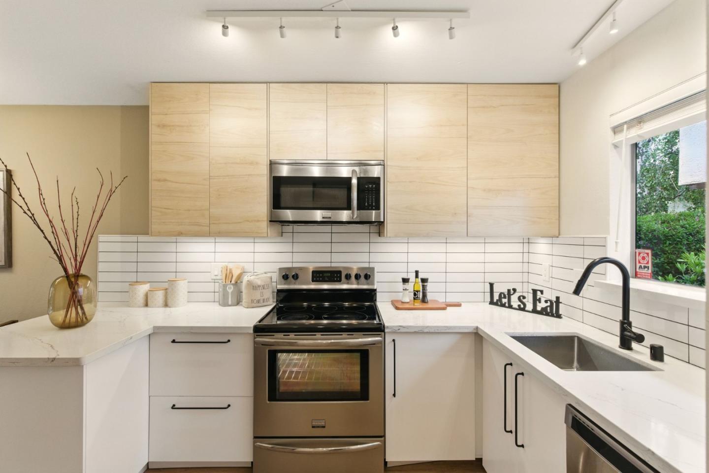 Detail Gallery Image 5 of 51 For 415 Oak Ave, Redwood City,  CA 94061 - 2 Beds | 1/1 Baths