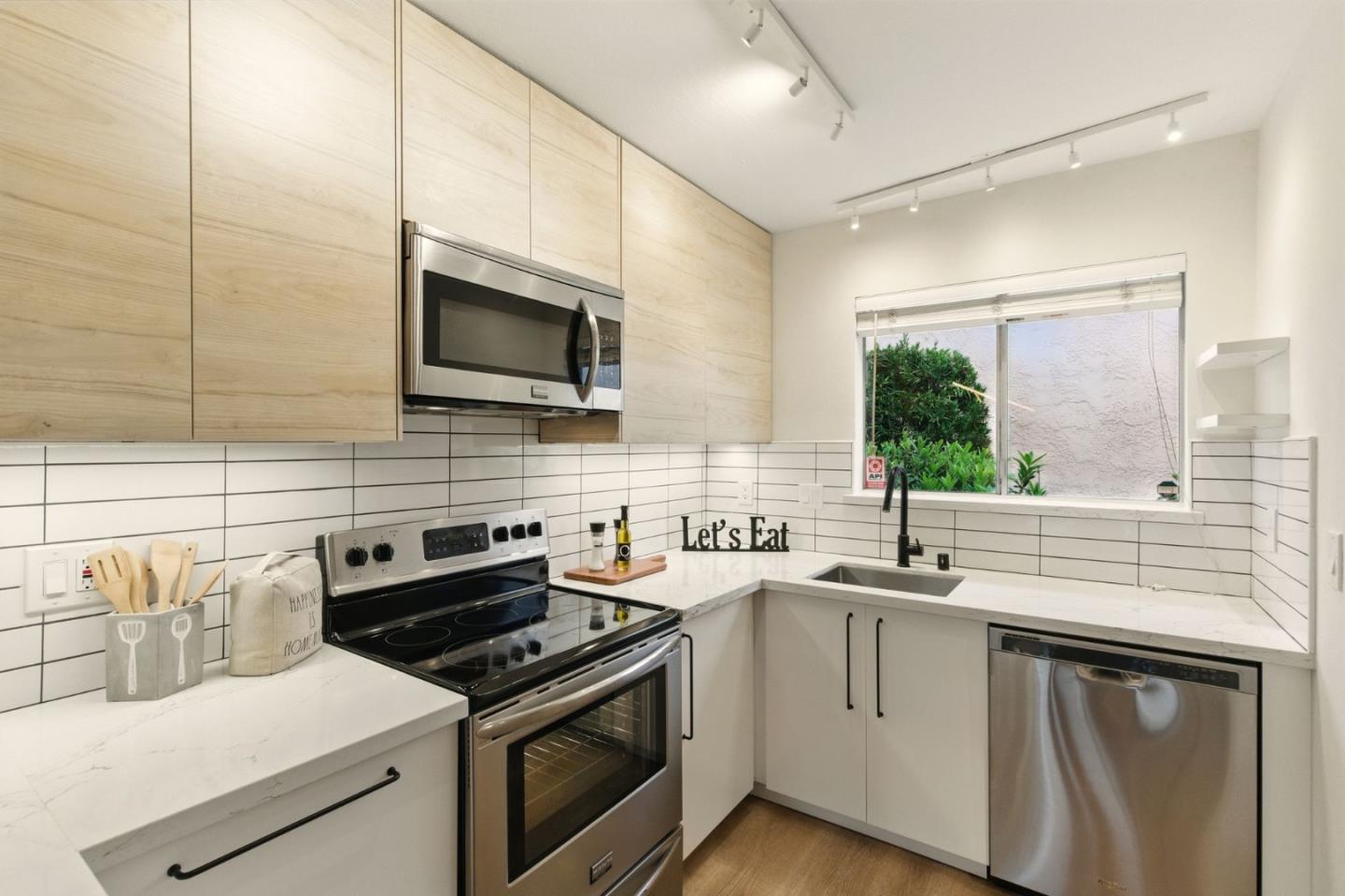 Detail Gallery Image 6 of 51 For 415 Oak Ave, Redwood City,  CA 94061 - 2 Beds | 1/1 Baths