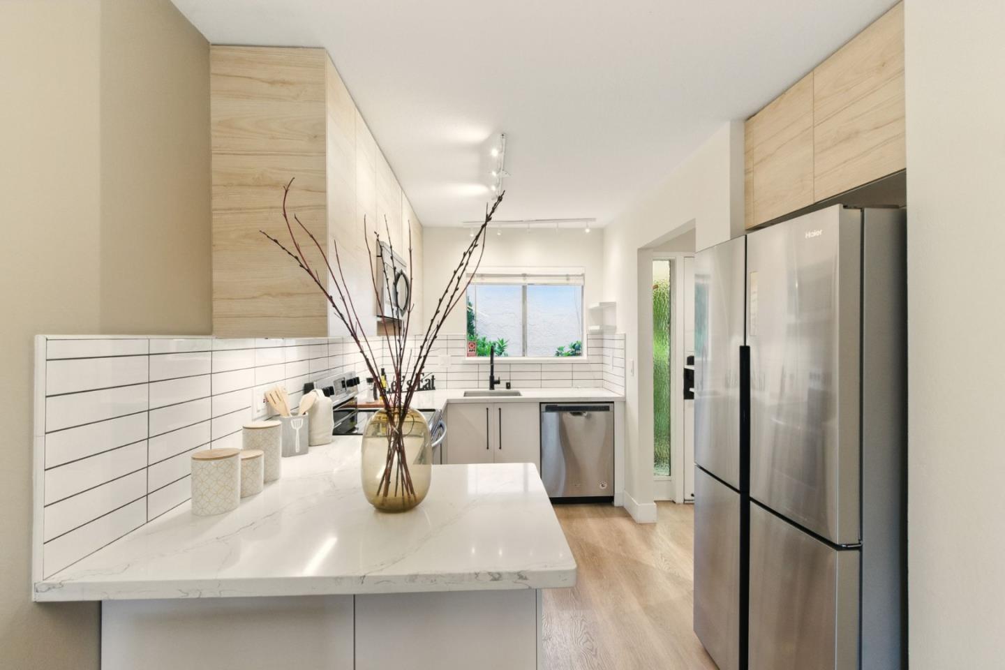 Detail Gallery Image 7 of 51 For 415 Oak Ave, Redwood City,  CA 94061 - 2 Beds | 1/1 Baths