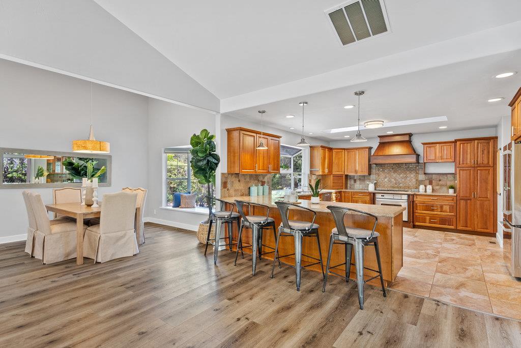 Detail Gallery Image 10 of 49 For 405 Esmeralda Dr, Santa Cruz,  CA 95060 - 4 Beds | 3 Baths