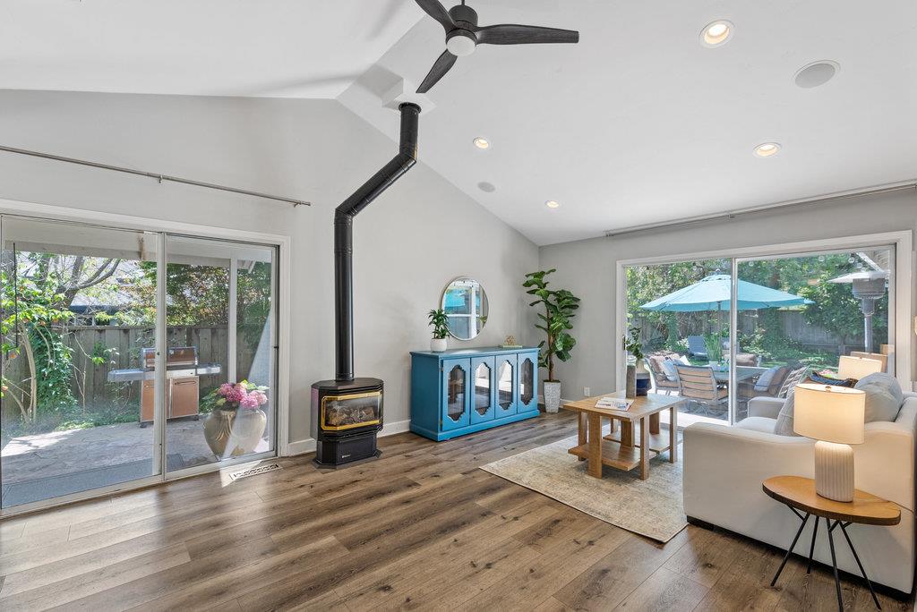 Detail Gallery Image 14 of 49 For 405 Esmeralda Dr, Santa Cruz,  CA 95060 - 4 Beds | 3 Baths