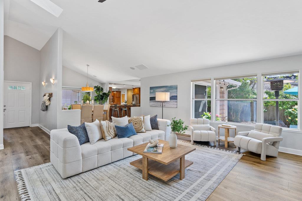 Detail Gallery Image 4 of 49 For 405 Esmeralda Dr, Santa Cruz,  CA 95060 - 4 Beds | 3 Baths