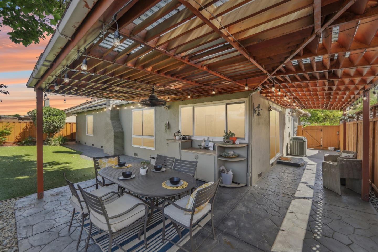 Detail Gallery Image 18 of 25 For 367 Curie Dr, San Jose,  CA 95119 - 3 Beds | 2 Baths