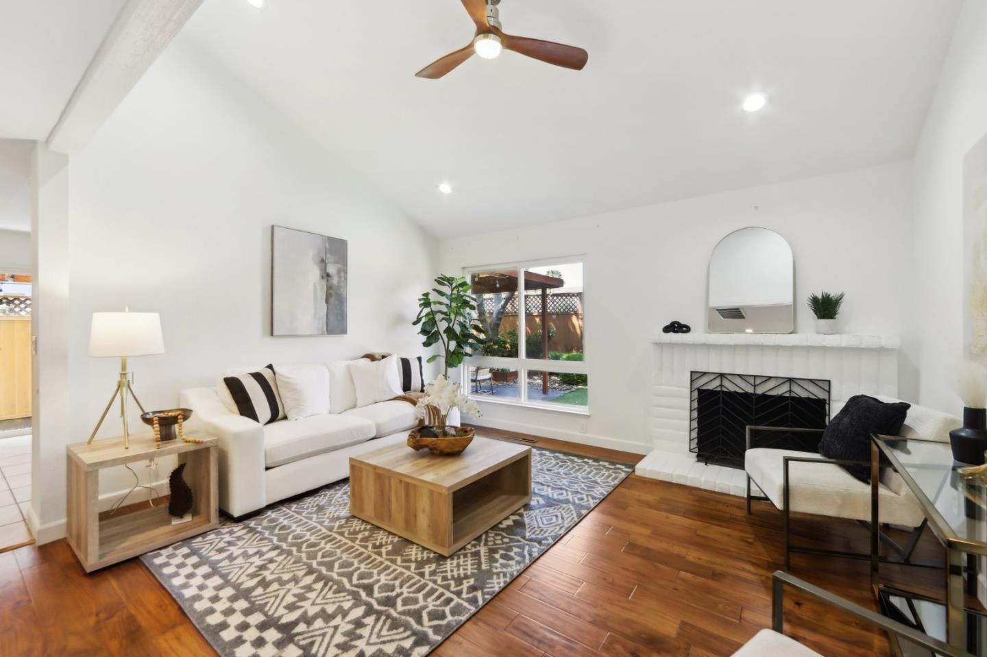 Detail Gallery Image 4 of 25 For 367 Curie Dr, San Jose,  CA 95119 - 3 Beds | 2 Baths