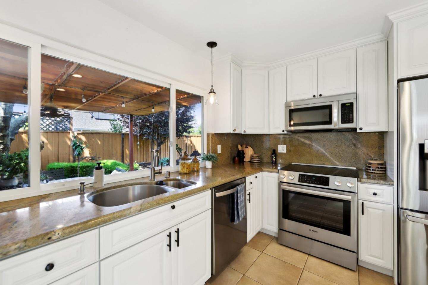 Detail Gallery Image 7 of 25 For 367 Curie Dr, San Jose,  CA 95119 - 3 Beds | 2 Baths