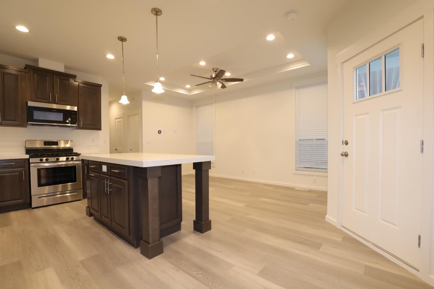 Detail Gallery Image 4 of 15 For 8282 Murray Ave #98,  Gilroy,  CA 95020 - 3 Beds | 2 Baths