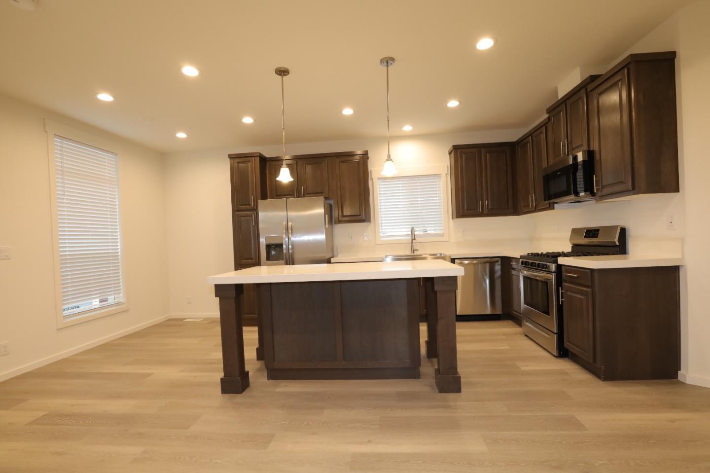 Detail Gallery Image 8 of 15 For 8282 Murray Ave #98,  Gilroy,  CA 95020 - 3 Beds | 2 Baths