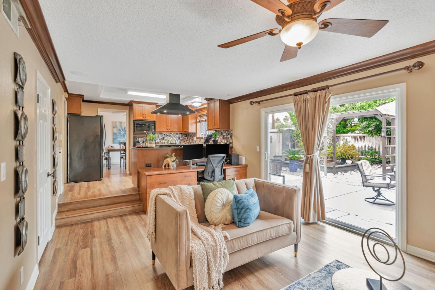 Detail Gallery Image 10 of 35 For 5684 Calpine Dr, San Jose,  CA 95123 - 3 Beds | 2/1 Baths