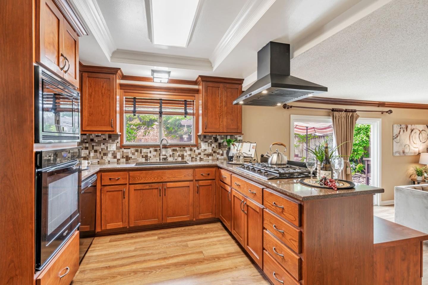 Detail Gallery Image 11 of 35 For 5684 Calpine Dr, San Jose,  CA 95123 - 3 Beds | 2/1 Baths