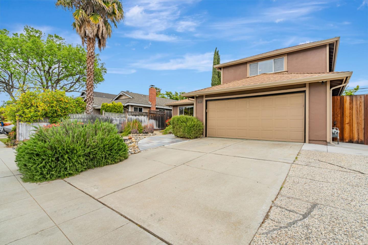 Detail Gallery Image 2 of 35 For 5684 Calpine Dr, San Jose,  CA 95123 - 3 Beds | 2/1 Baths