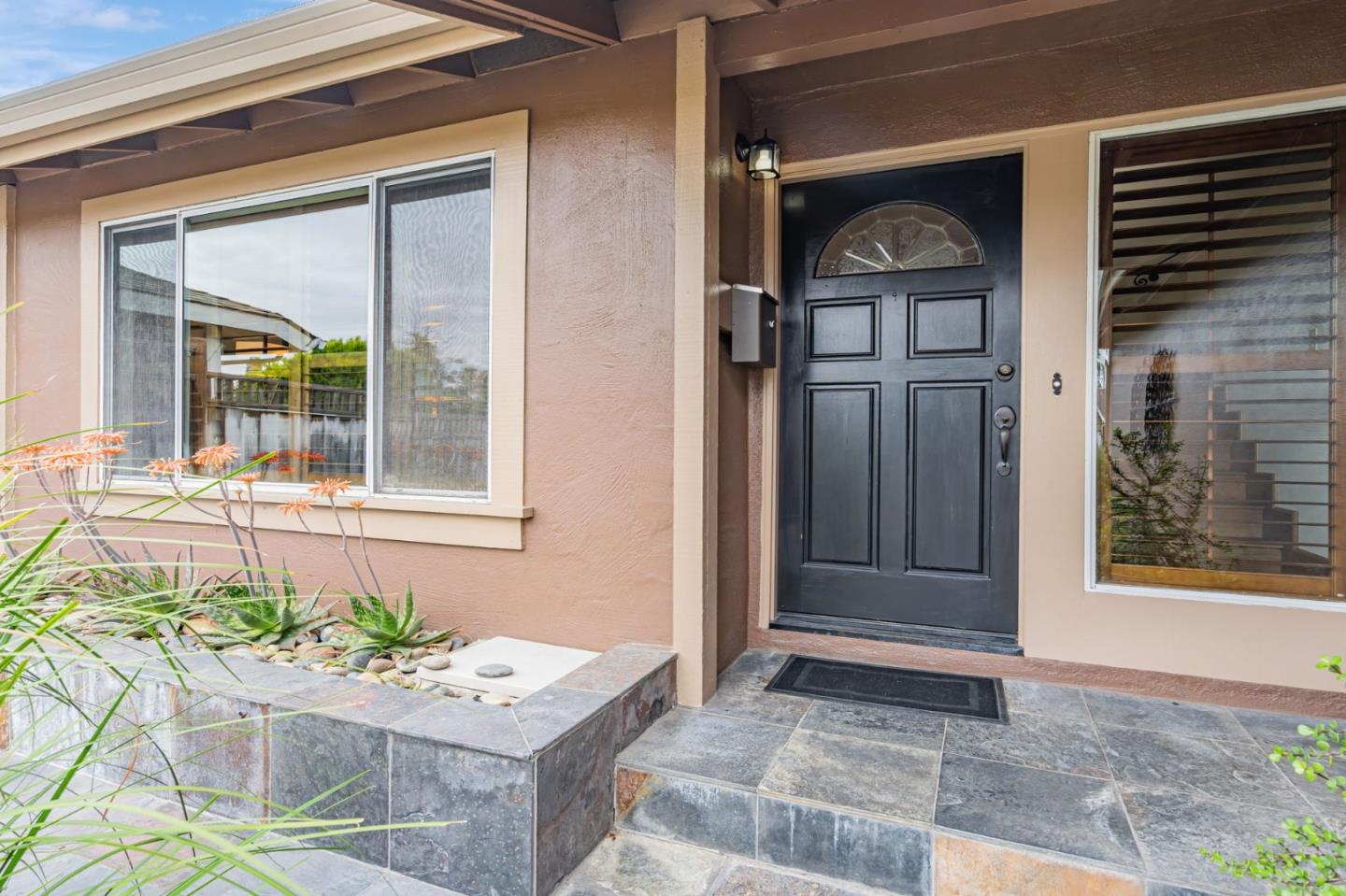 Detail Gallery Image 4 of 35 For 5684 Calpine Dr, San Jose,  CA 95123 - 3 Beds | 2/1 Baths