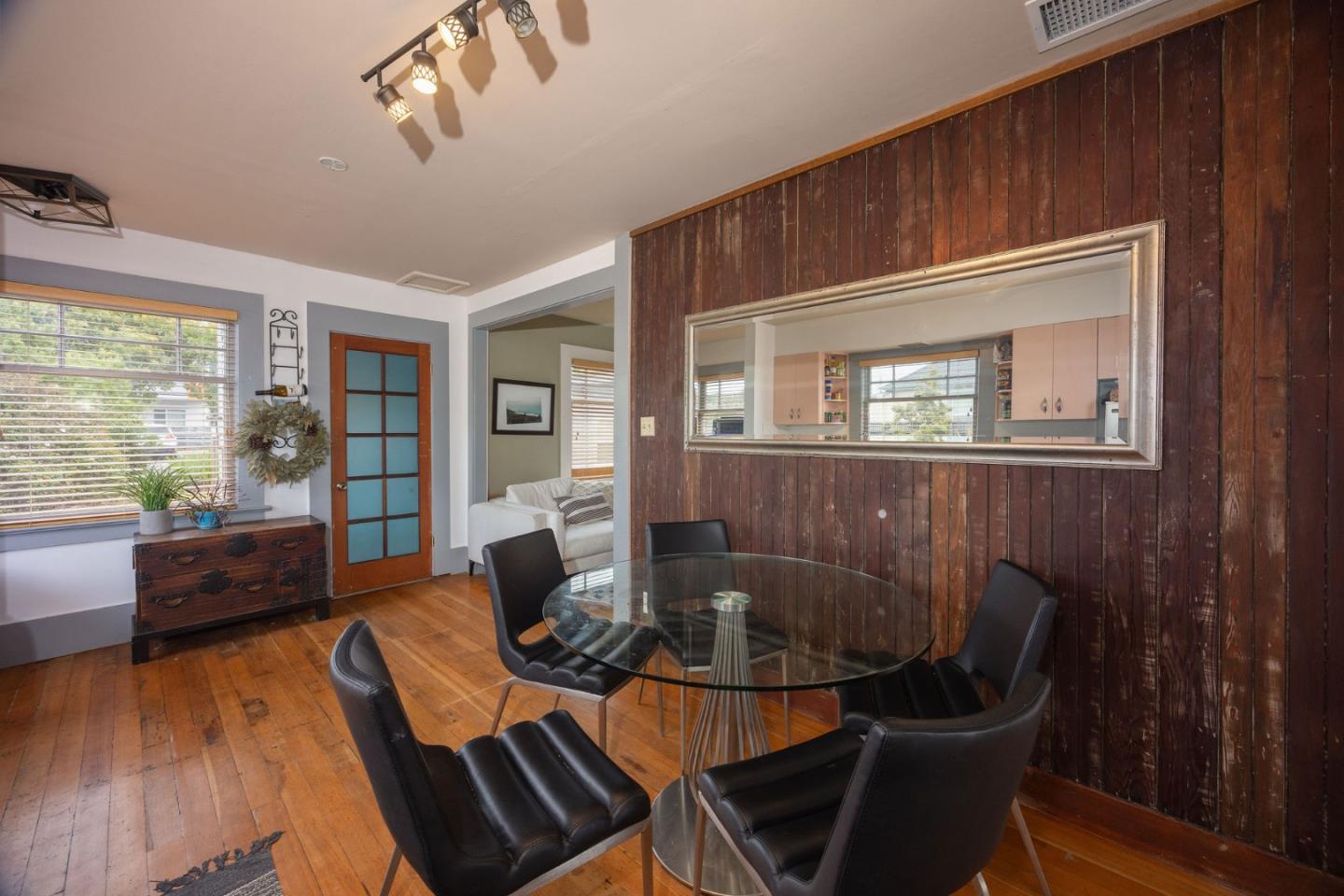 Detail Gallery Image 20 of 32 For 895 Main St, Half Moon Bay,  CA 94019 - 2 Beds | 1 Baths