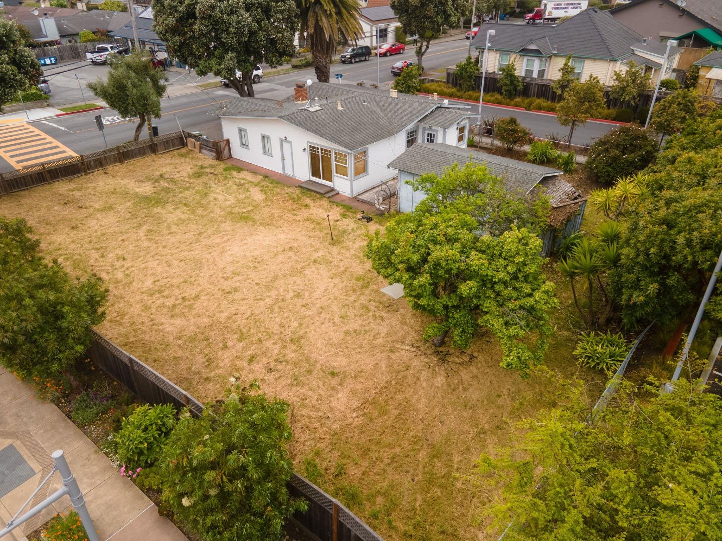 Detail Gallery Image 29 of 32 For 895 Main St, Half Moon Bay,  CA 94019 - 2 Beds | 1 Baths