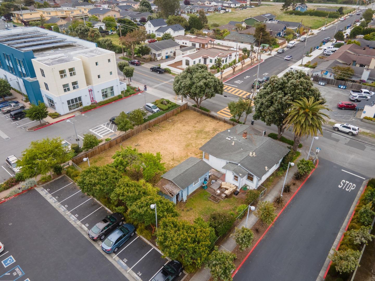 Detail Gallery Image 30 of 32 For 895 Main St, Half Moon Bay,  CA 94019 - 2 Beds | 1 Baths