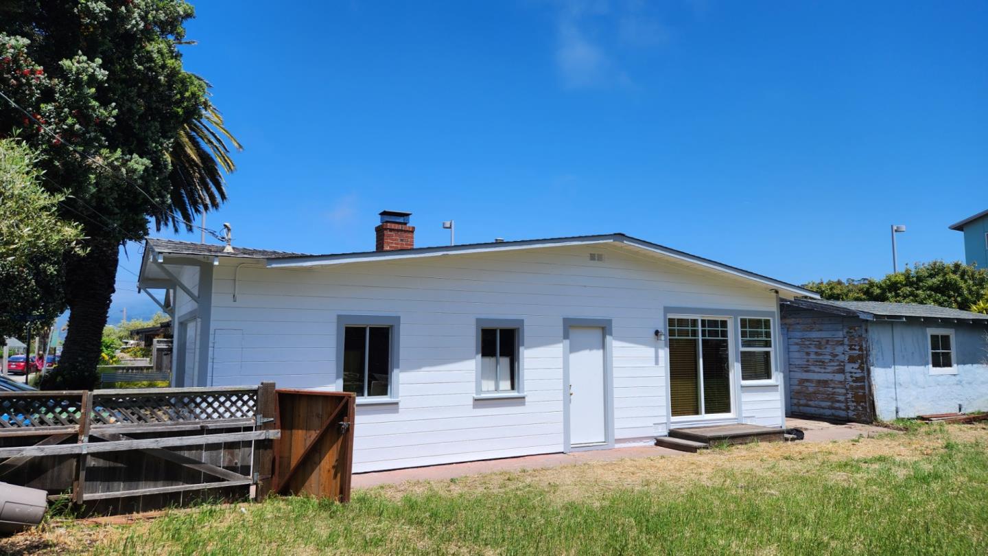 Detail Gallery Image 6 of 32 For 895 Main St, Half Moon Bay,  CA 94019 - 2 Beds | 1 Baths