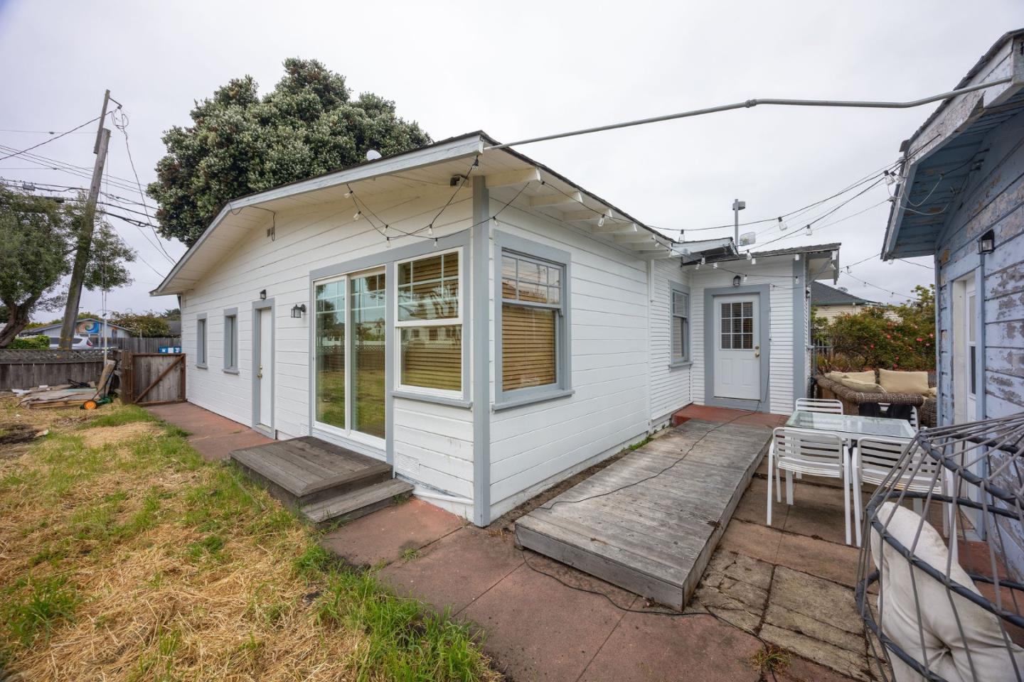 Detail Gallery Image 9 of 32 For 895 Main St, Half Moon Bay,  CA 94019 - 2 Beds | 1 Baths