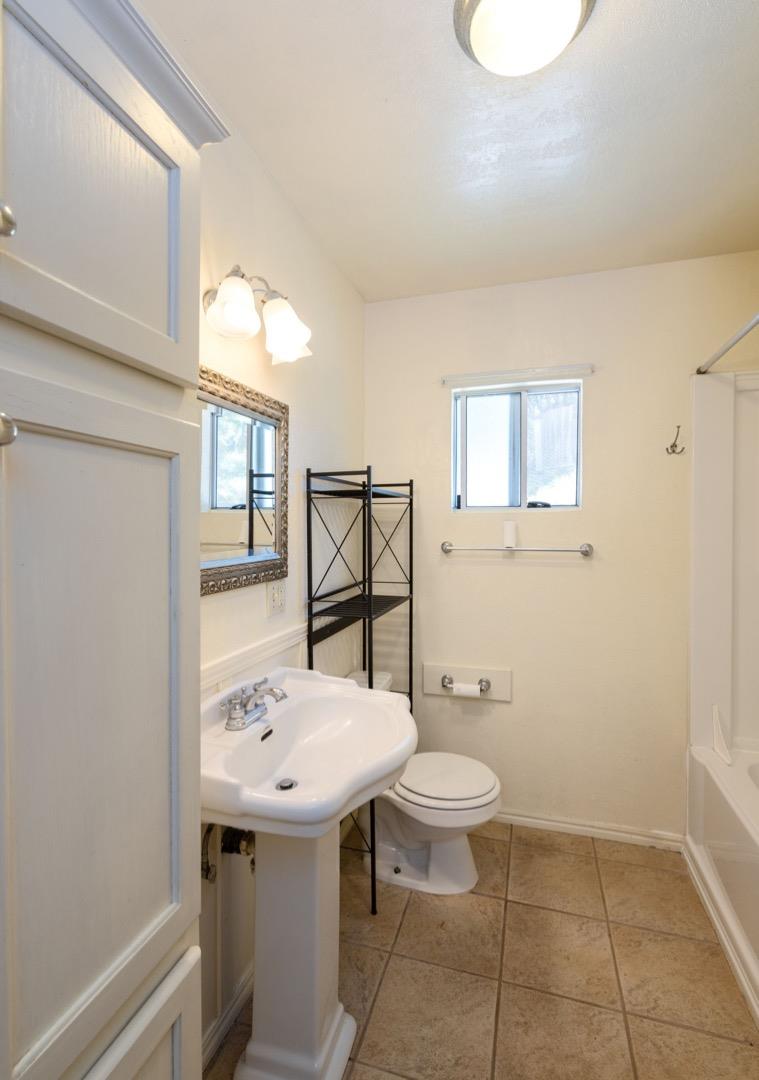 Detail Gallery Image 10 of 37 For 14440 Ridgecrest Rd, Royal Oaks,  CA 95076 - 4 Beds | 3 Baths