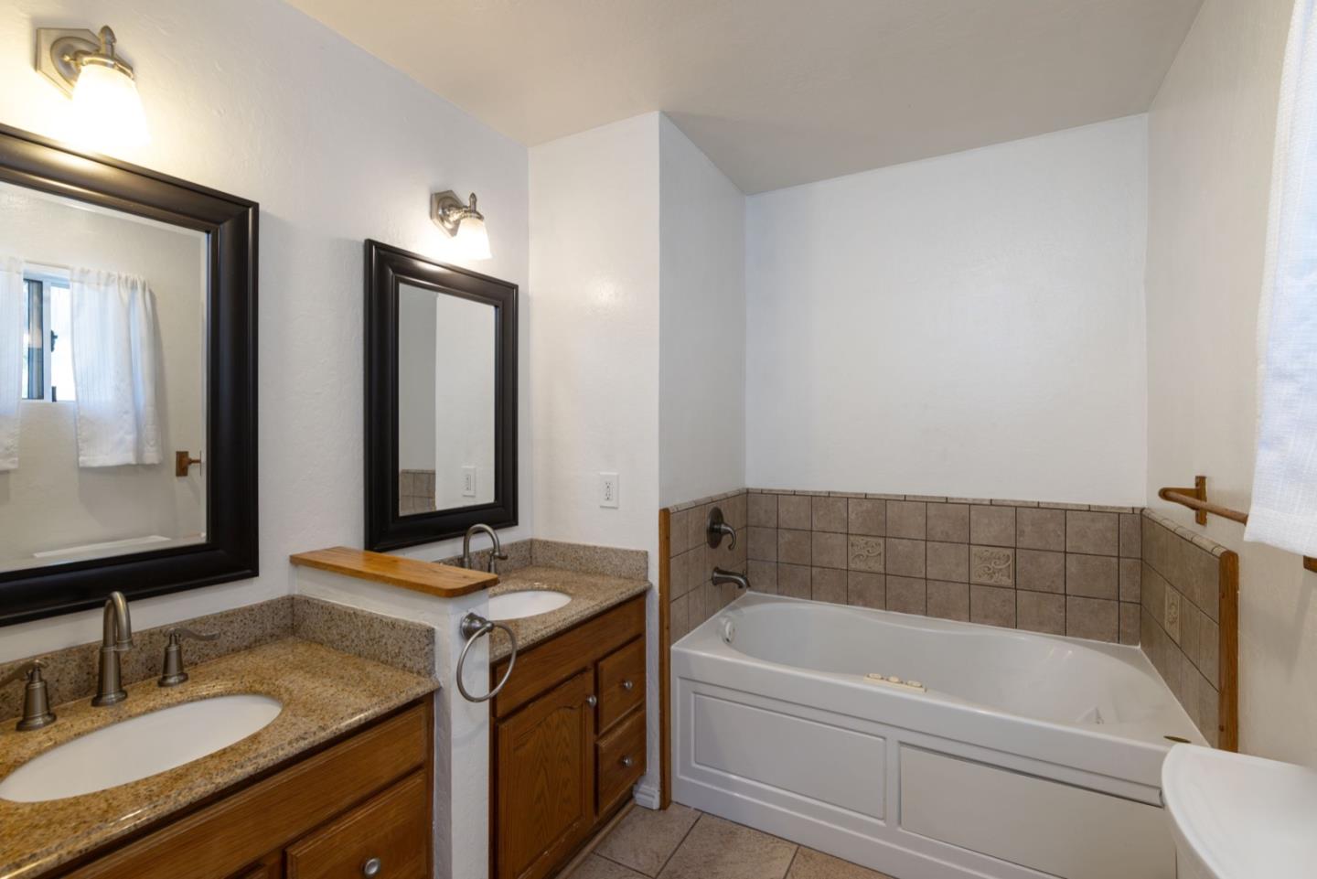 Detail Gallery Image 16 of 37 For 14440 Ridgecrest Rd, Royal Oaks,  CA 95076 - 4 Beds | 3 Baths