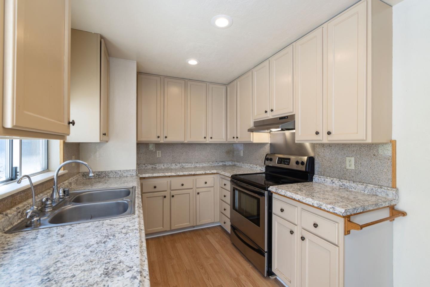Detail Gallery Image 3 of 37 For 14440 Ridgecrest Rd, Royal Oaks,  CA 95076 - 4 Beds | 3 Baths