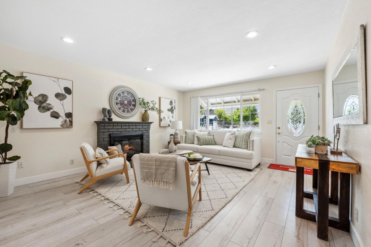 Detail Gallery Image 5 of 42 For 1776 via Flores, San Jose,  CA 95132 - 4 Beds | 2 Baths