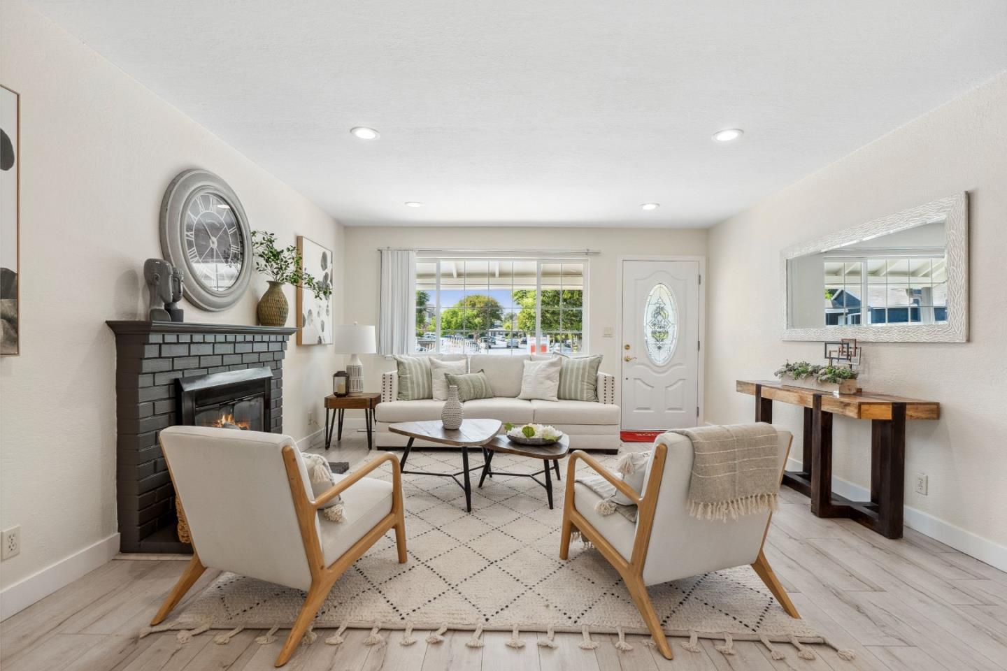 Detail Gallery Image 6 of 42 For 1776 via Flores, San Jose,  CA 95132 - 4 Beds | 2 Baths