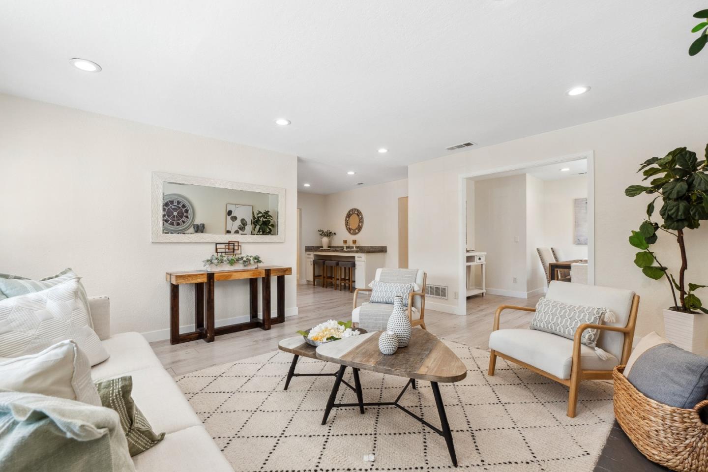 Detail Gallery Image 7 of 42 For 1776 via Flores, San Jose,  CA 95132 - 4 Beds | 2 Baths