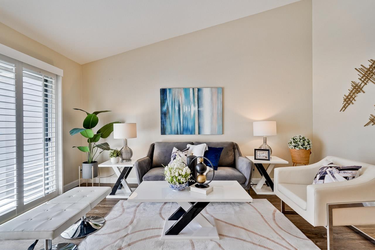 Detail Gallery Image 2 of 28 For 336 Shadow Run Dr, San Jose,  CA 95110 - 2 Beds | 2 Baths