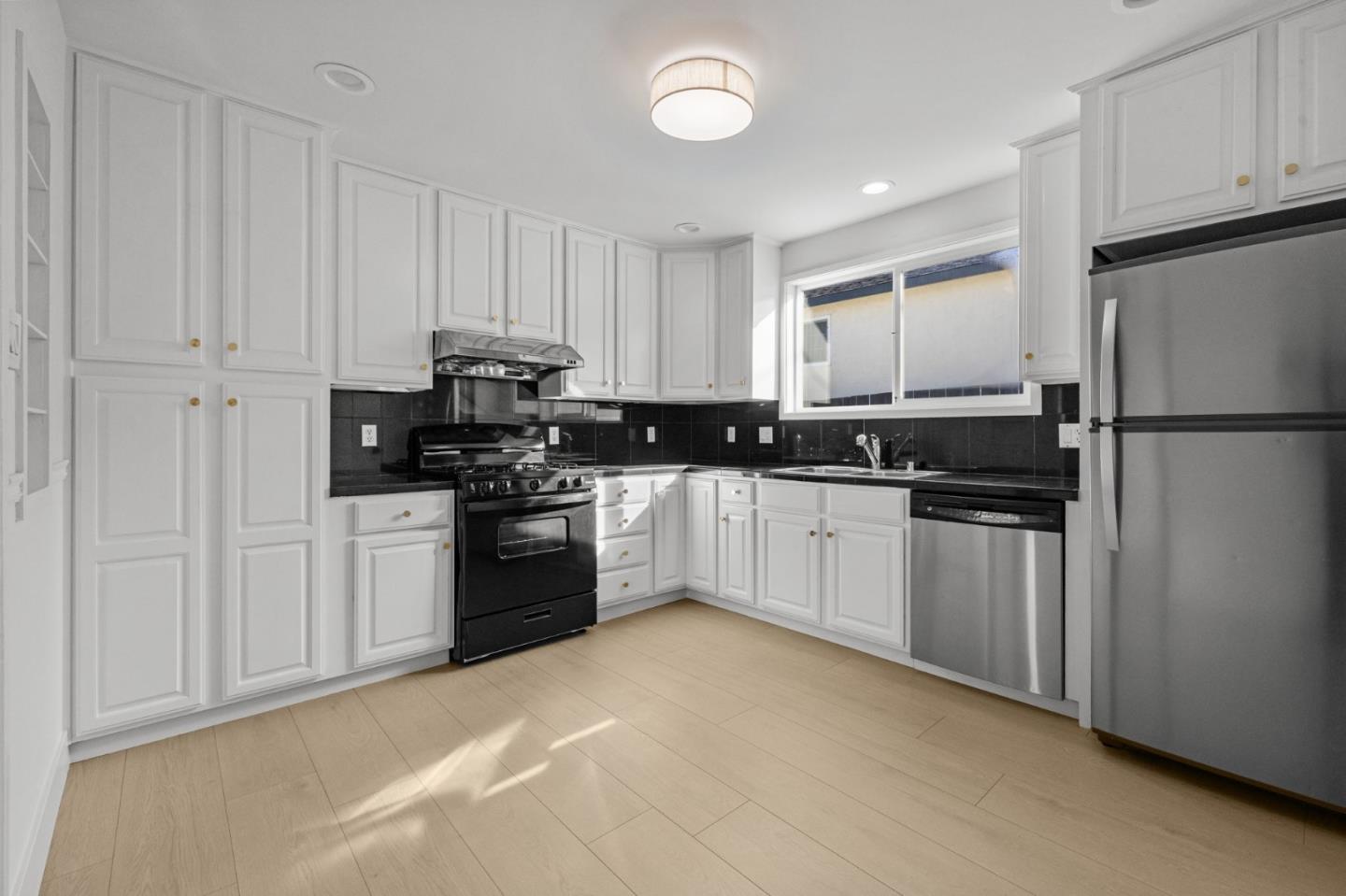 Detail Gallery Image 24 of 47 For 515 Helen Dr, Millbrae,  CA 94030 - 3 Beds | 2 Baths