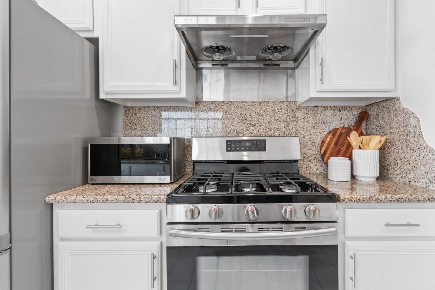 Detail Gallery Image 16 of 43 For 2165 Agnew Rd, Santa Clara,  CA 95054 - 3 Beds | 2/1 Baths