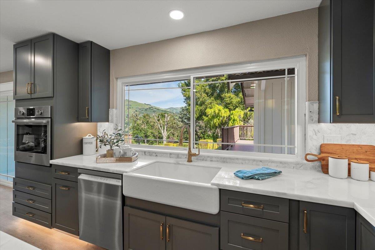 Detail Gallery Image 10 of 46 For 16385 Jackson Oaks Dr, Morgan Hill,  CA 95037 - 5 Beds | 2/1 Baths
