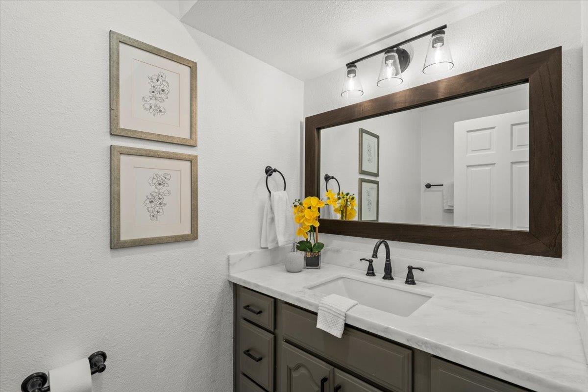 Detail Gallery Image 9 of 46 For 16385 Jackson Oaks Dr, Morgan Hill,  CA 95037 - 5 Beds | 2/1 Baths