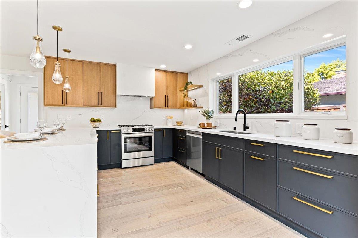 Detail Gallery Image 12 of 32 For 15640 Gardenia Way, Los Gatos,  CA 95032 - 3 Beds | 2 Baths