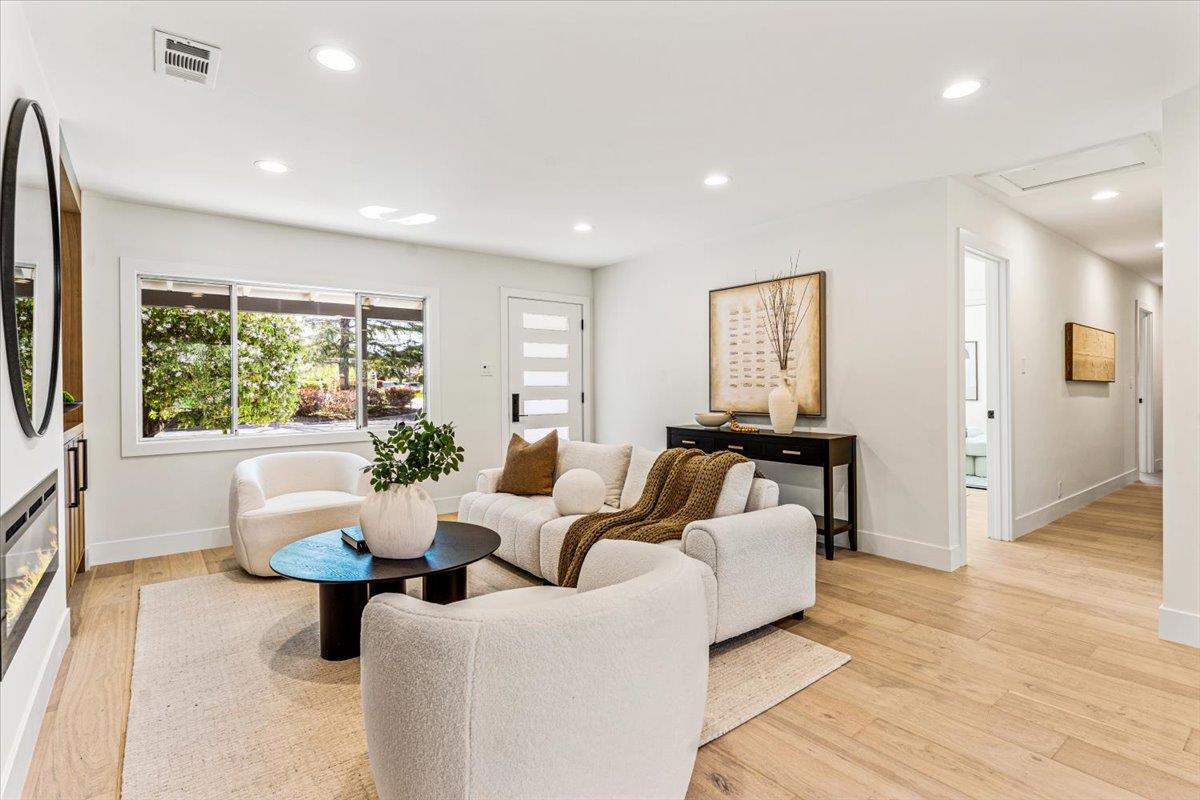 Detail Gallery Image 8 of 32 For 15640 Gardenia Way, Los Gatos,  CA 95032 - 3 Beds | 2 Baths